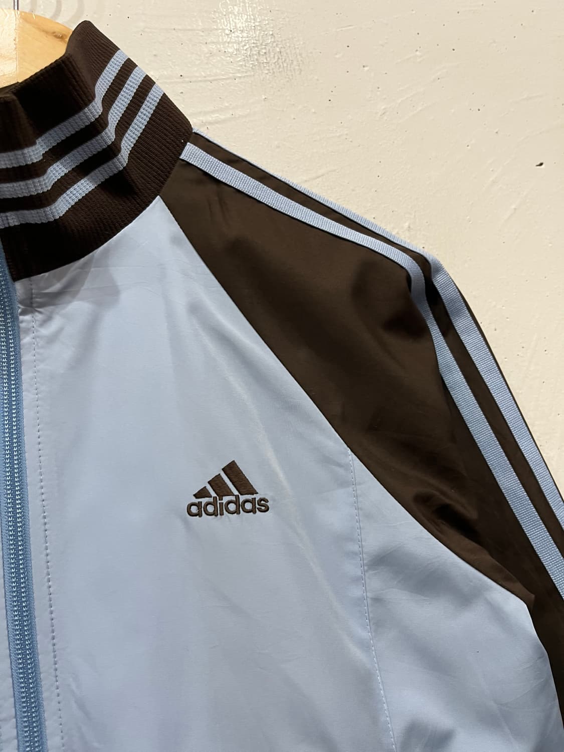 아디다스 재팬 스카이블루 브라운 윈드브레이커 우먼즈 상품이미지3