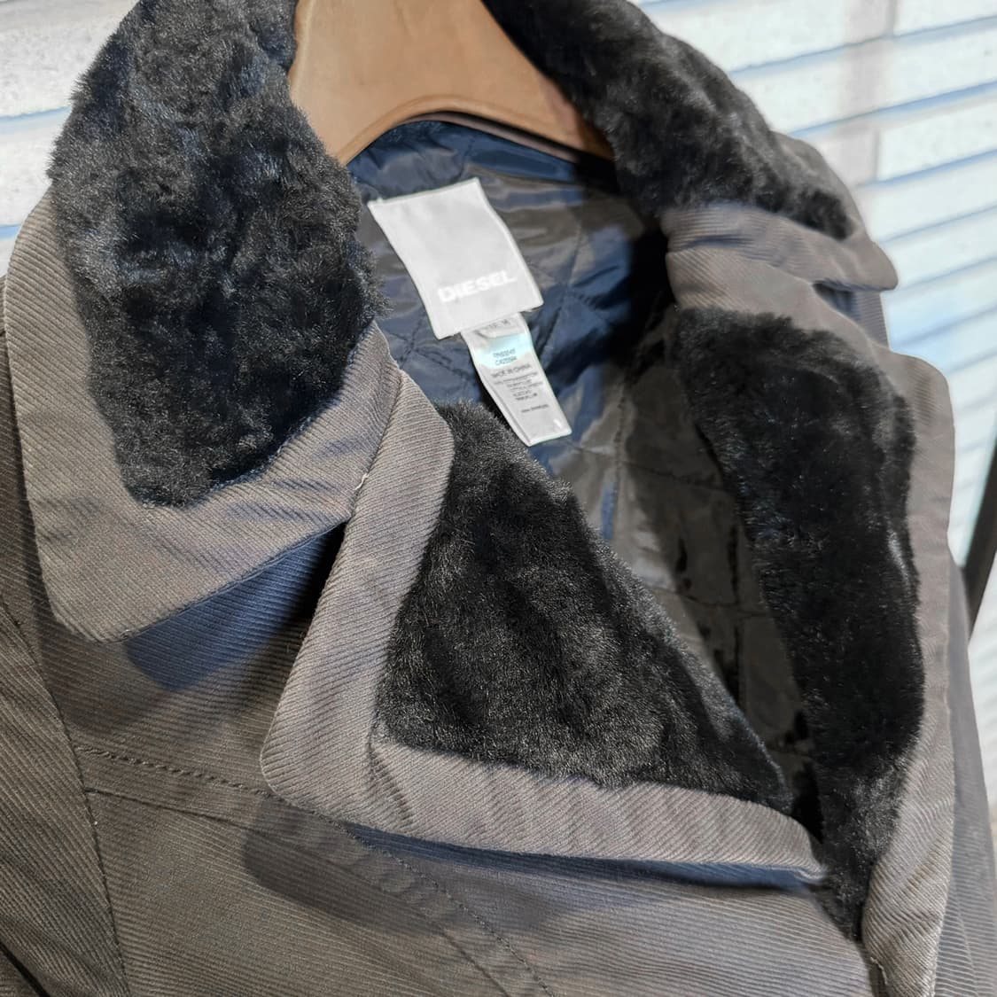 디젤 Y2K 아워글래스 퍼 코트자켓 패널절개 퀼팅안감 디테일 차콜 상품이미지7