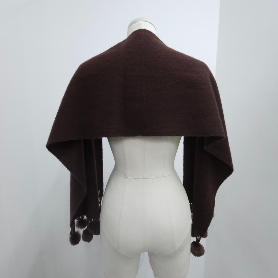 브라운 울 폼폼 트리밍 숄 머플러 상품이미지6