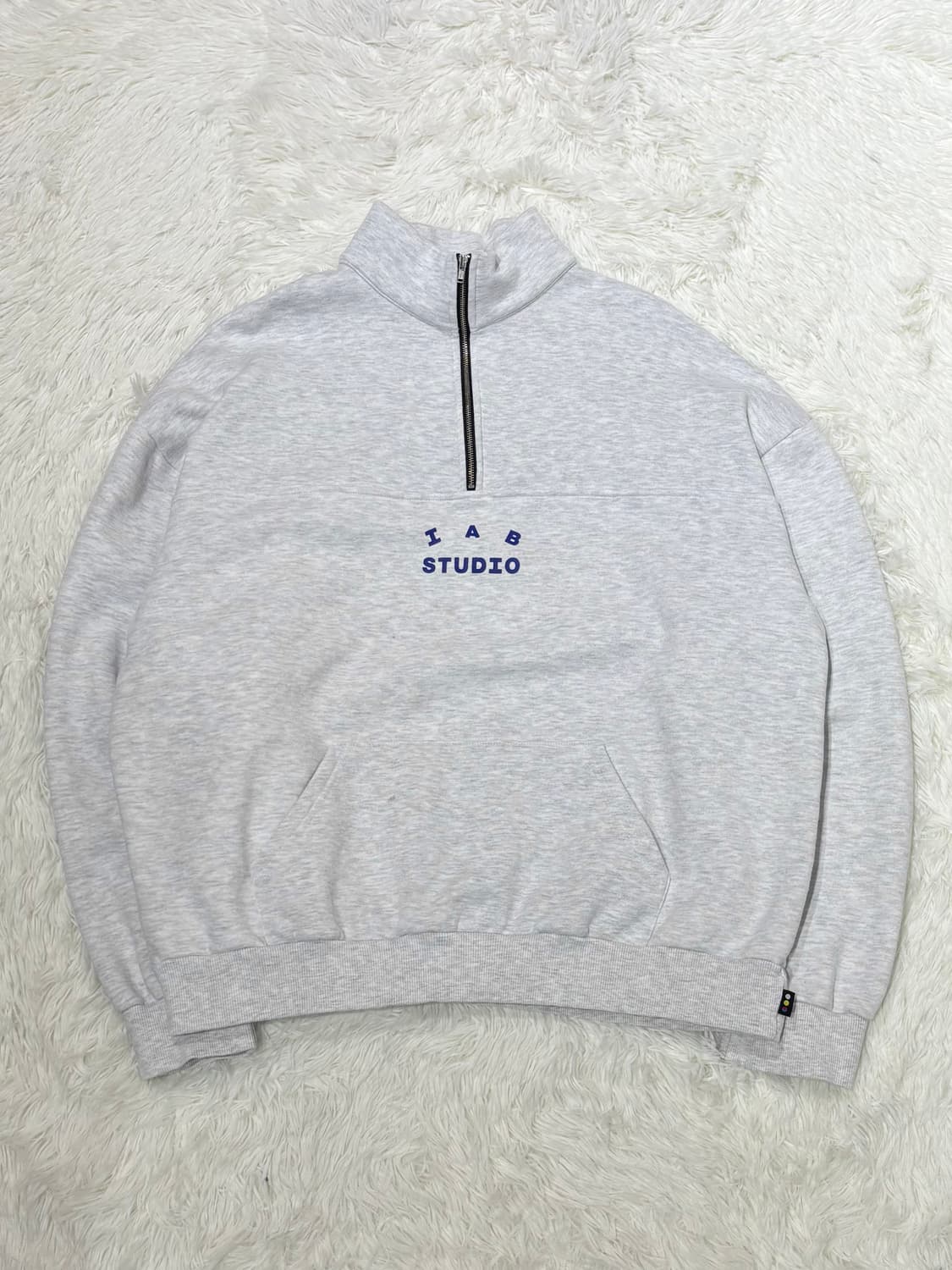 아이앱스튜디오 빅로고 코튼 반집업 상품이미지3