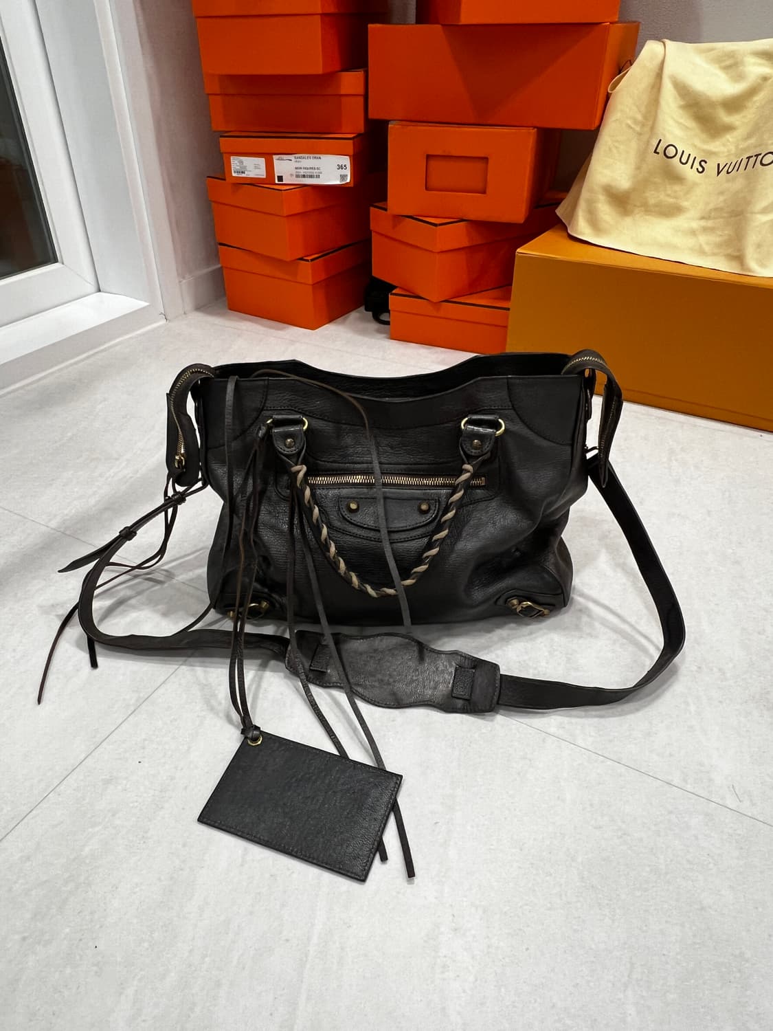 발렌시아가 시티 모터백 상품이미지1