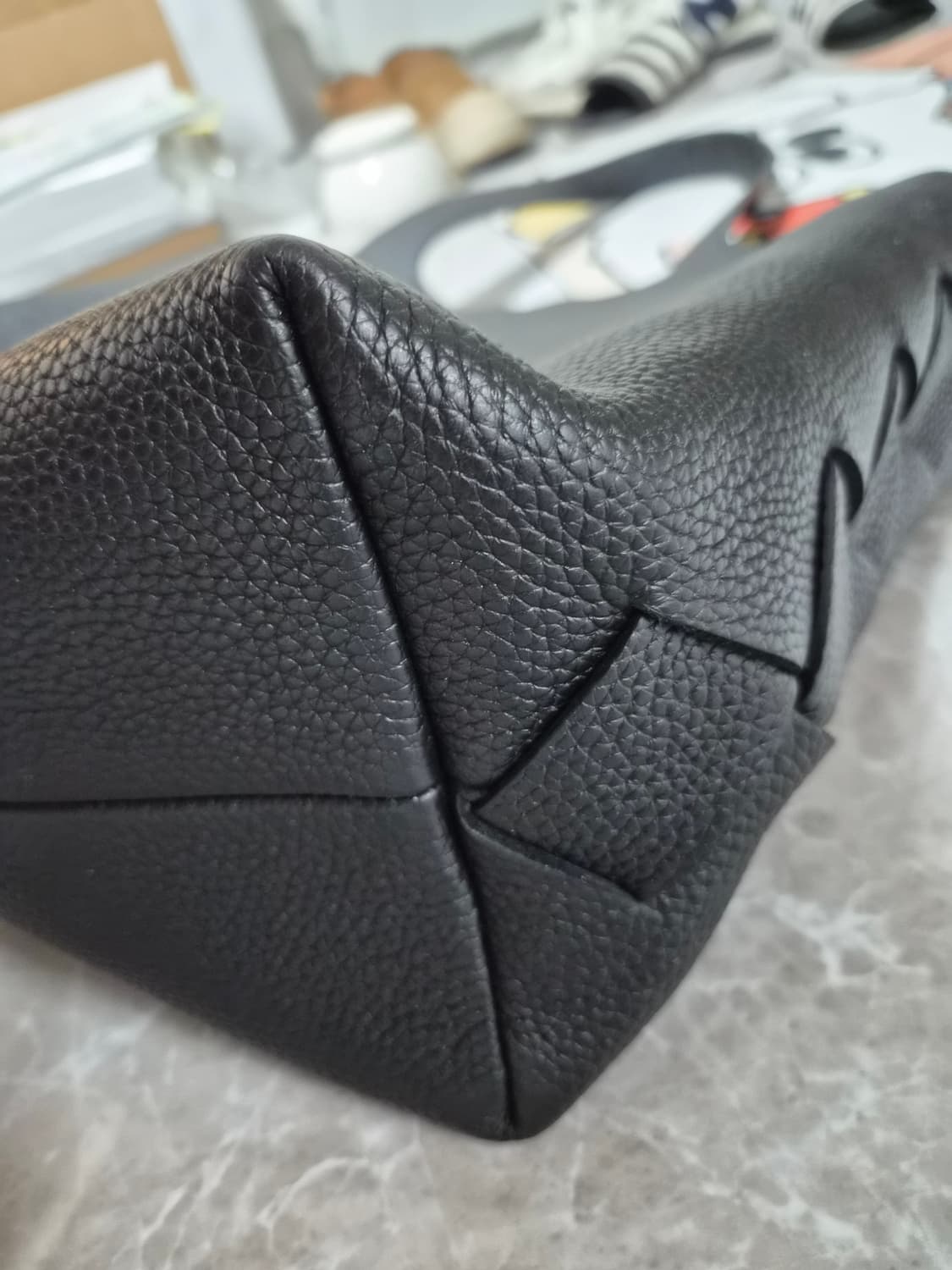 [판매] 보테가 베네타 디아고 토트백 (블랙) / 남성 상품이미지6