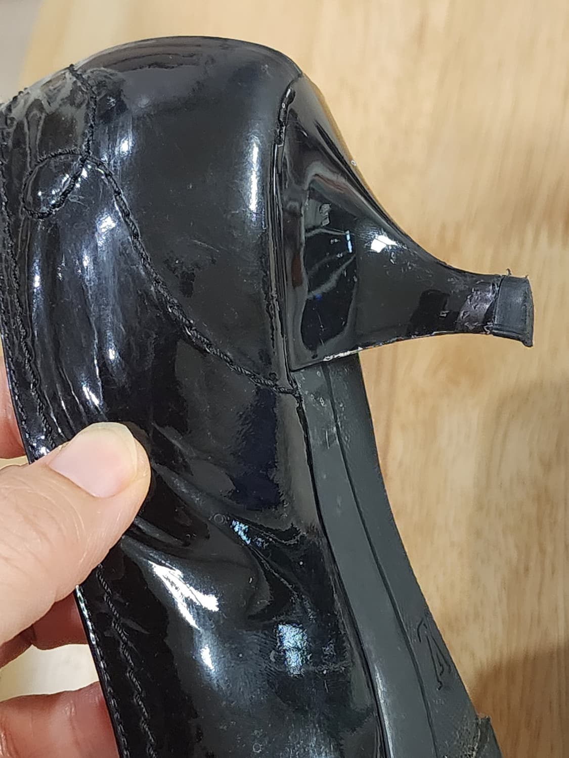 정품 루이비통 블랙 페이던트 LV 장식 구두 상품이미지7
