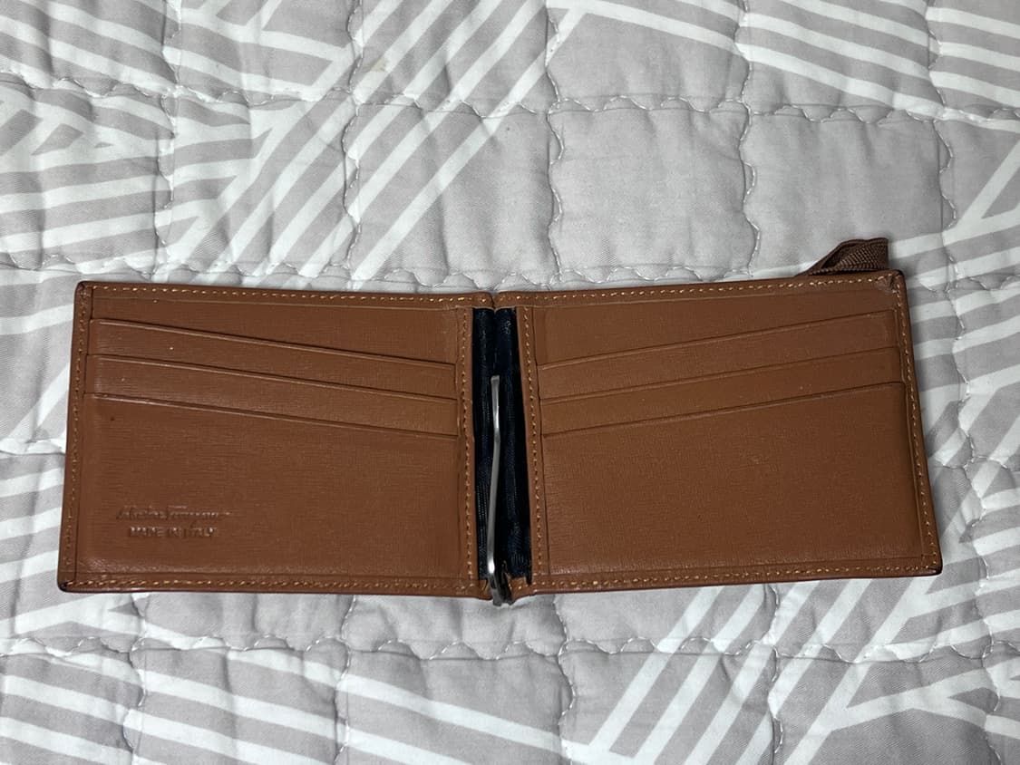 페라가모 반지갑(스트랩) 상품이미지2