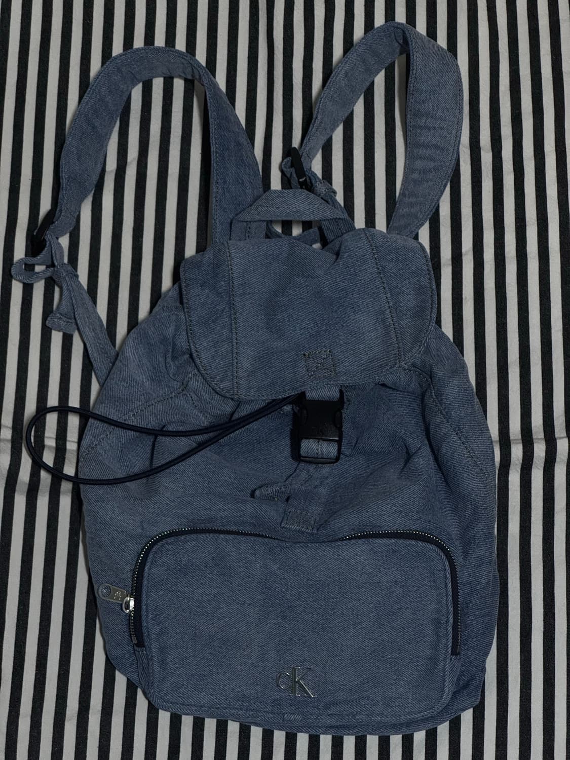 Ck 4F3216G-VGO)여성 로고 데님 미니 플랩 백팩 상품이미지1