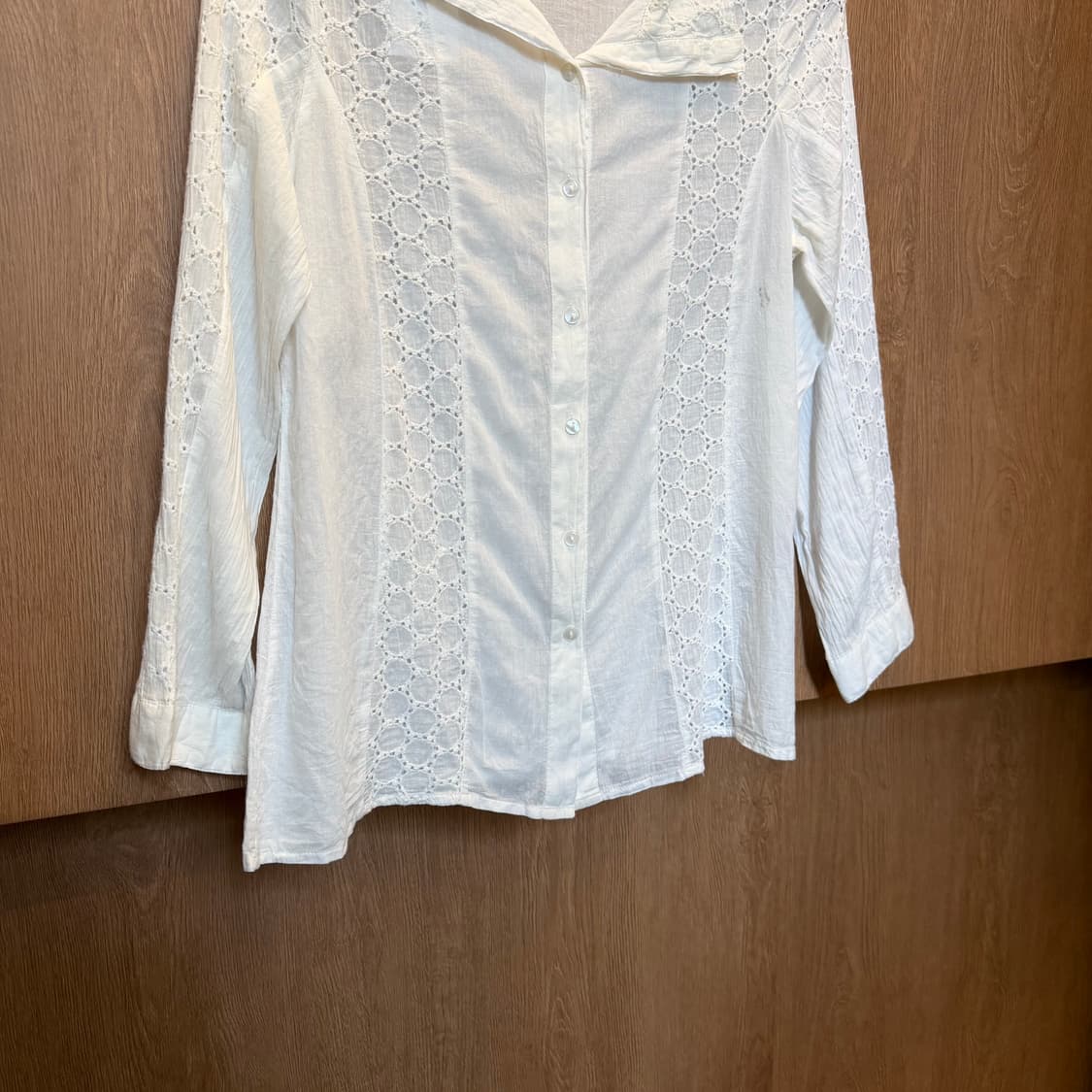 빈티지 긴팔 셔츠 블라우스 펀칭 레이스 배색 디테일 화이트 상품이미지4