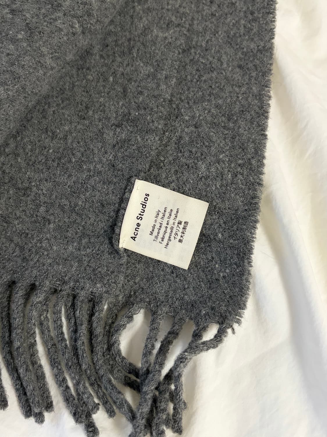 아크네스튜디오 상품이미지2