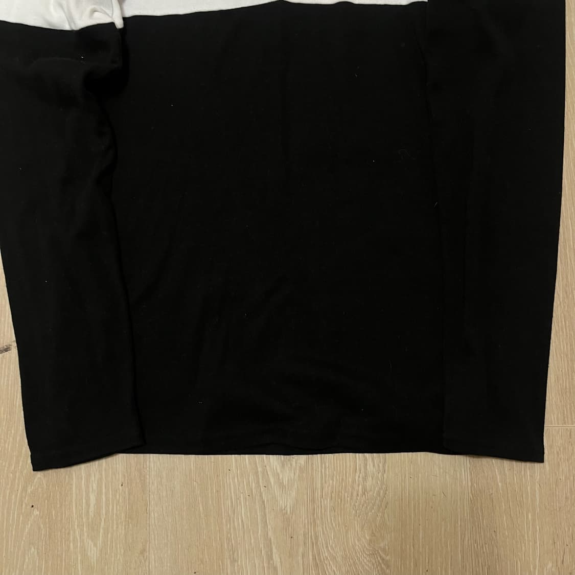 몽클레어 배색 헨리넥 긴팔 티셔츠 [멀티 컬러] 3사이즈 상품이미지3