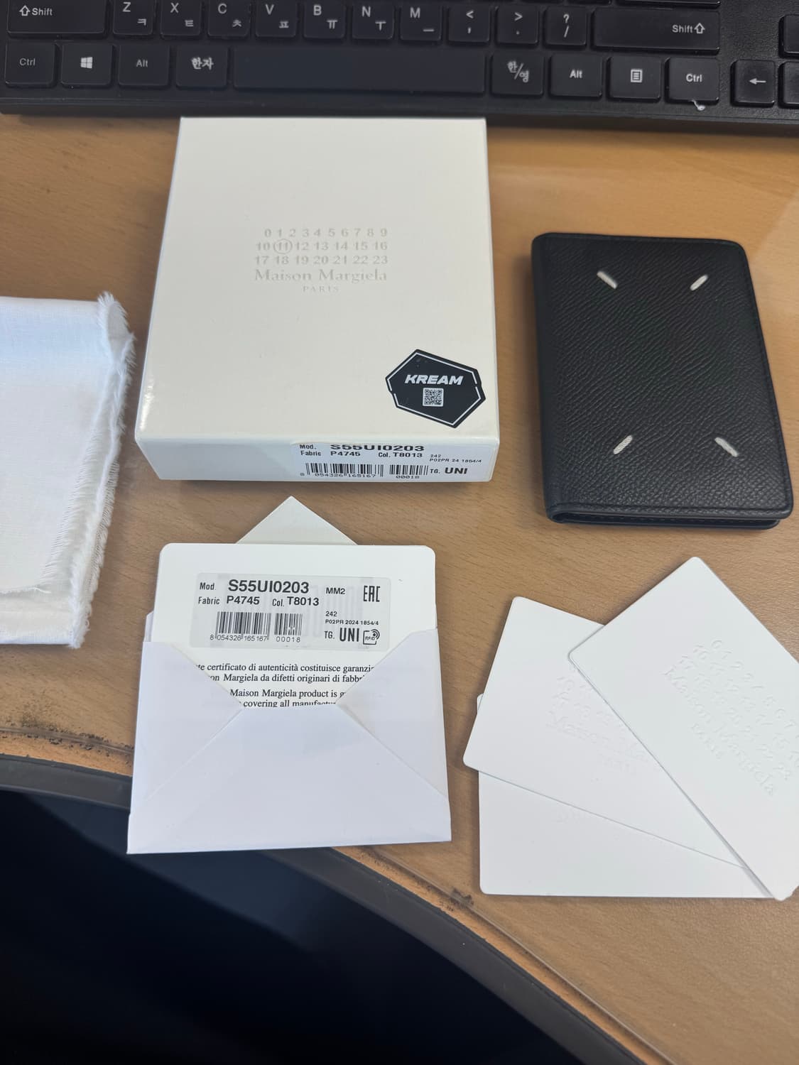 메종 마르지엘라 레더 바이폴드 카드 홀더 블랙 상품이미지1