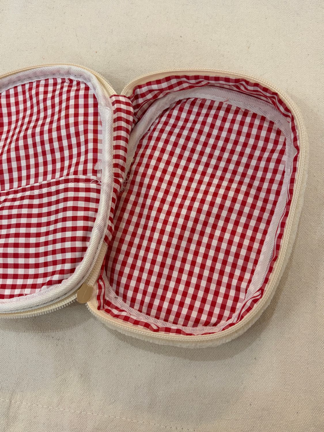 딸기 자수 퍼 미니 파우치 상품이미지3