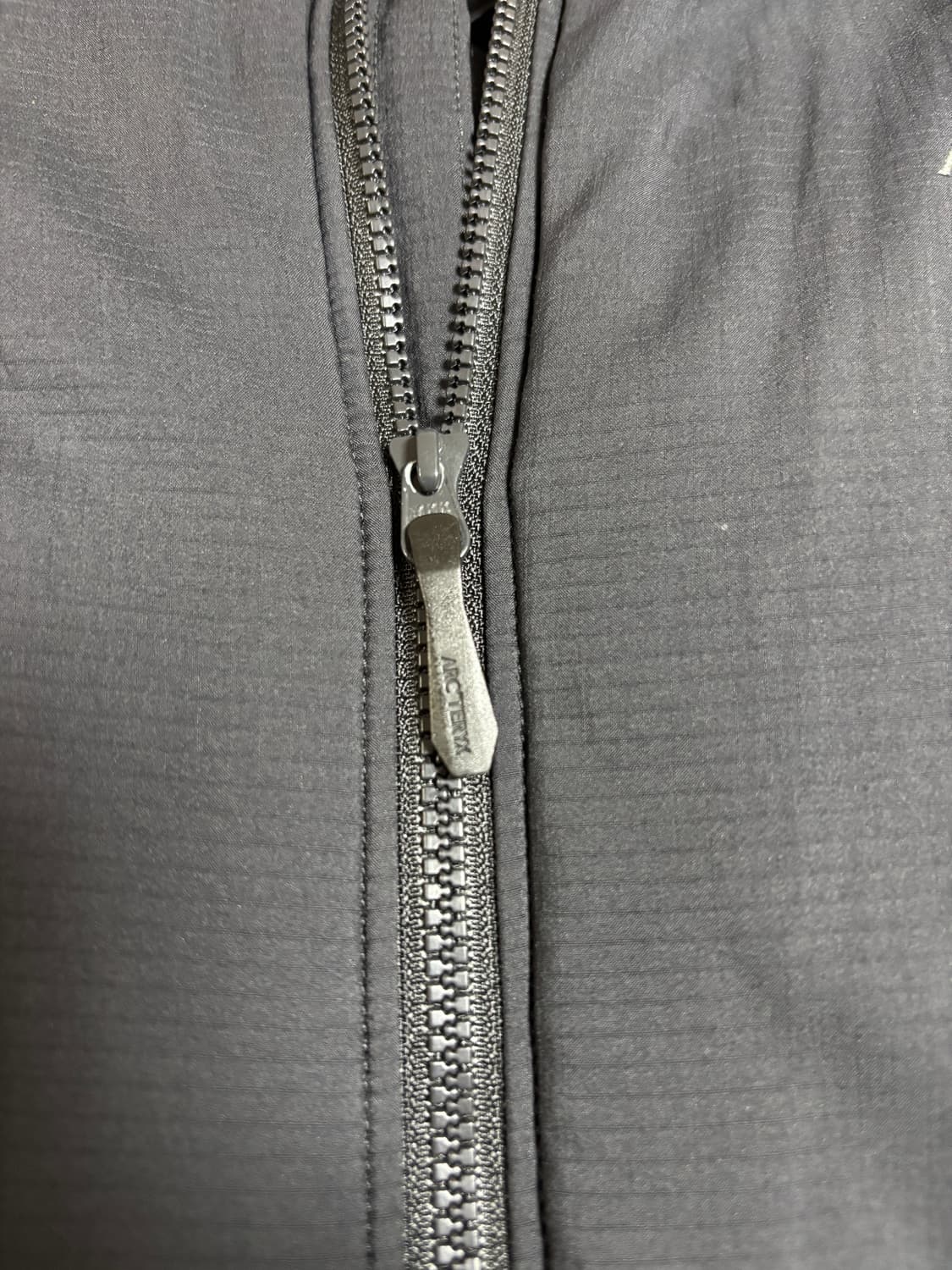 아크테릭스 아톰 AR 헤비웨이트 후디 / L / 블랙 상품이미지5