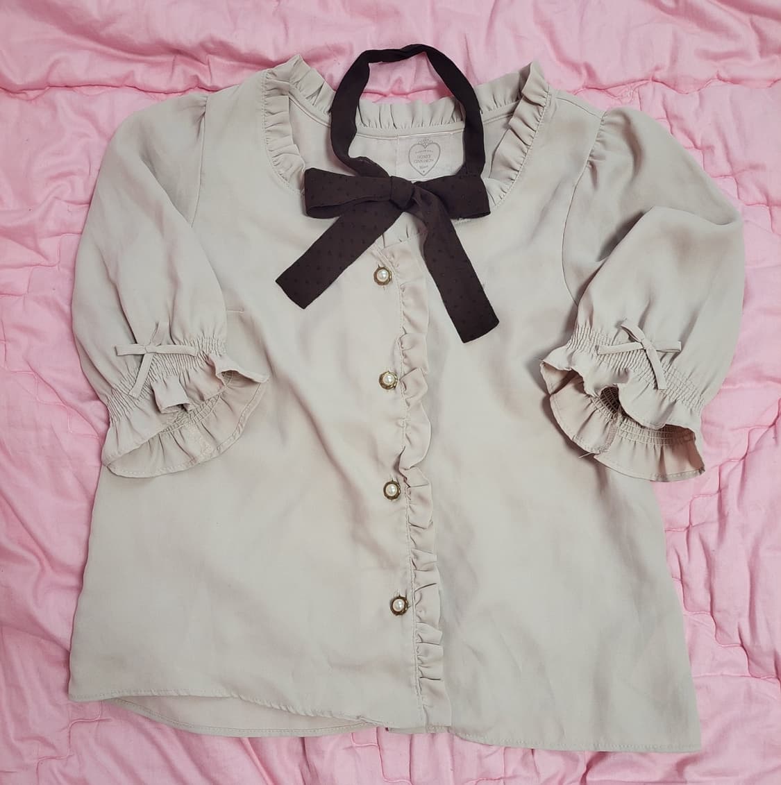 급처세탁완료상태좋음!허니시나몬 리본 프릴 핑크 블라우스 티 리즈리사st 상품이미지4