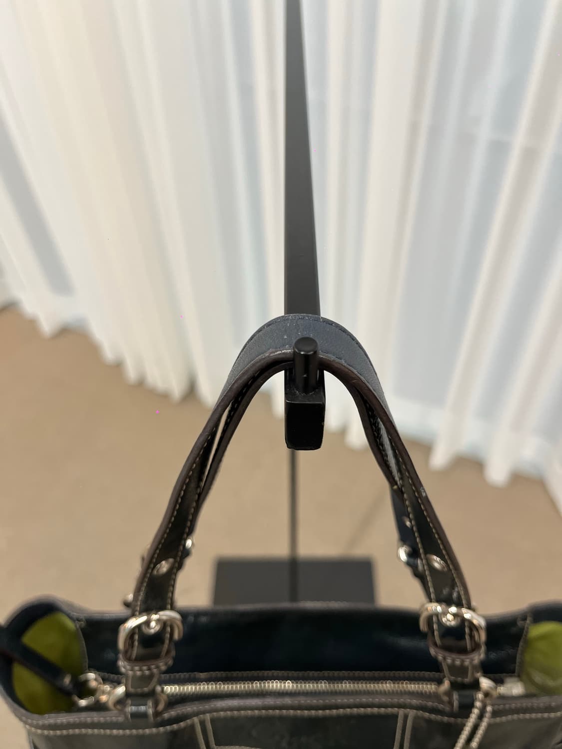 Coach Black Enamel Square Bag 상품이미지6