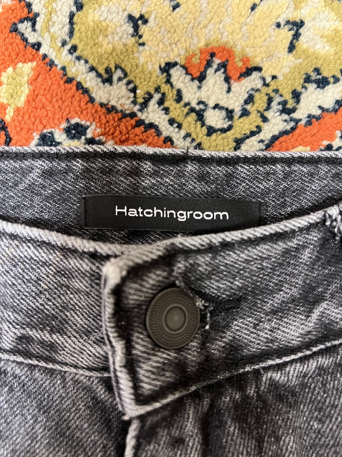 [30] 헤칭룸 와이드 커브드 데님 팬츠 워시드 블랙 상품이미지2