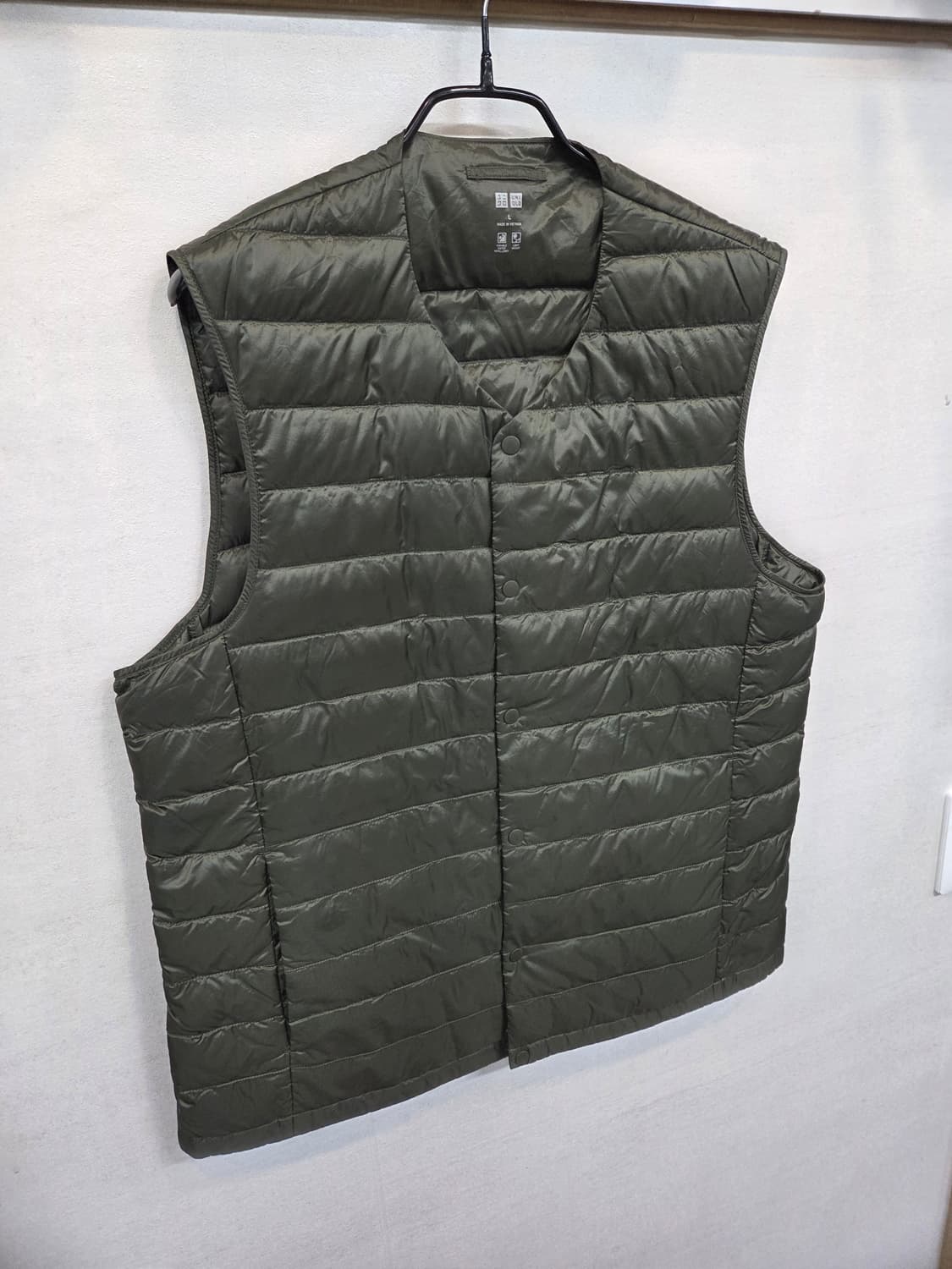 유니클로 경량패딩 조끼 L 카키  상품이미지4