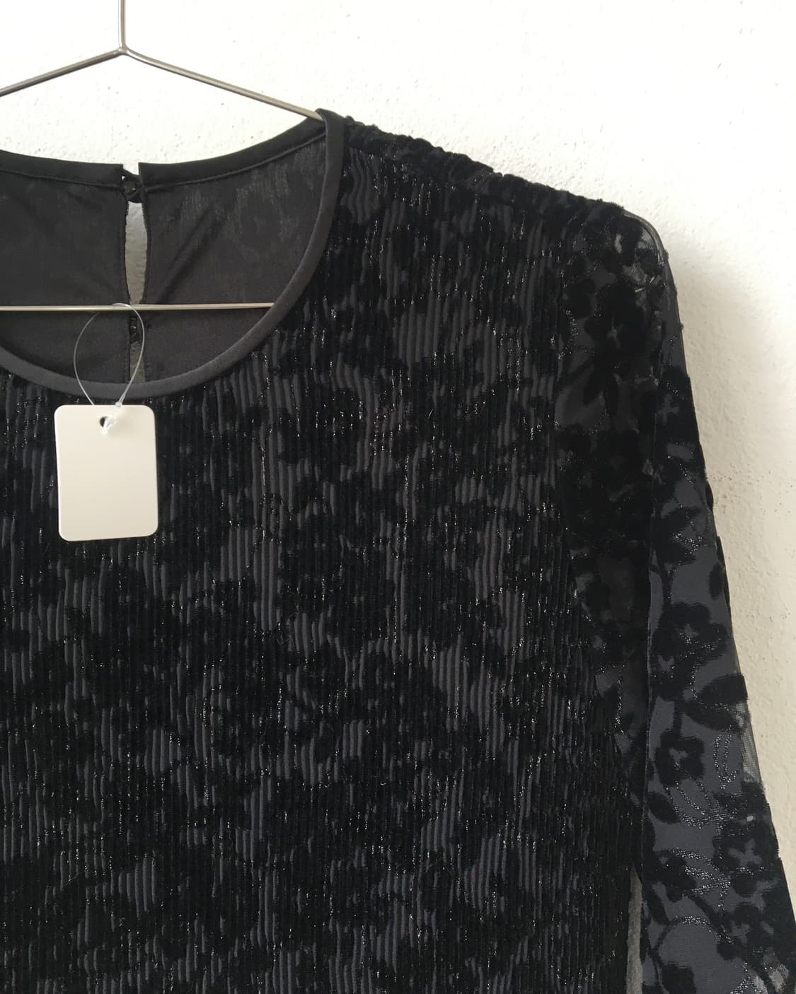 Velvet pattern point pleats blouse 상품이미지5