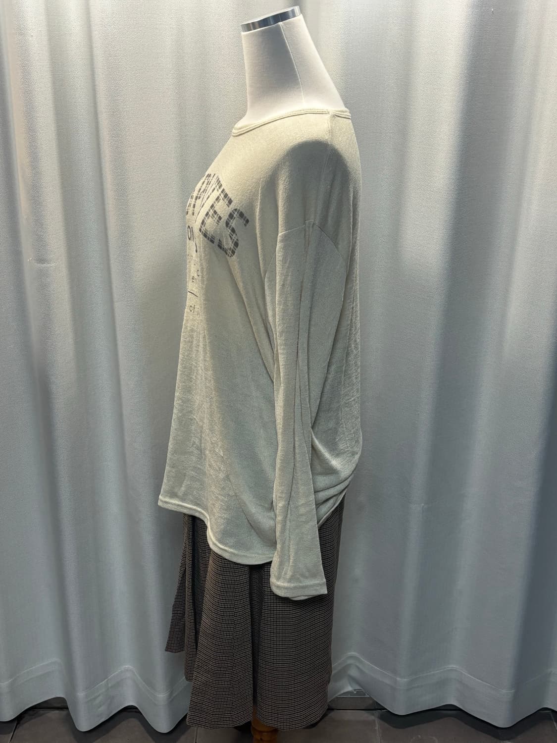 모리걸st 베이지색 긴팔티 상품이미지2