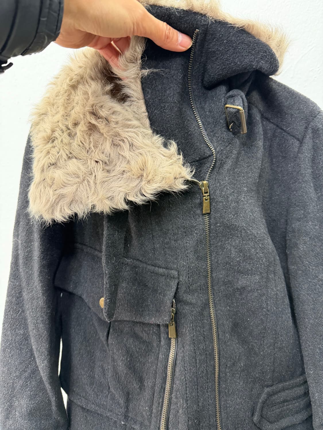 정품) maje 마쥬 블랙 퍼 카라 숏코트 36 상품이미지4