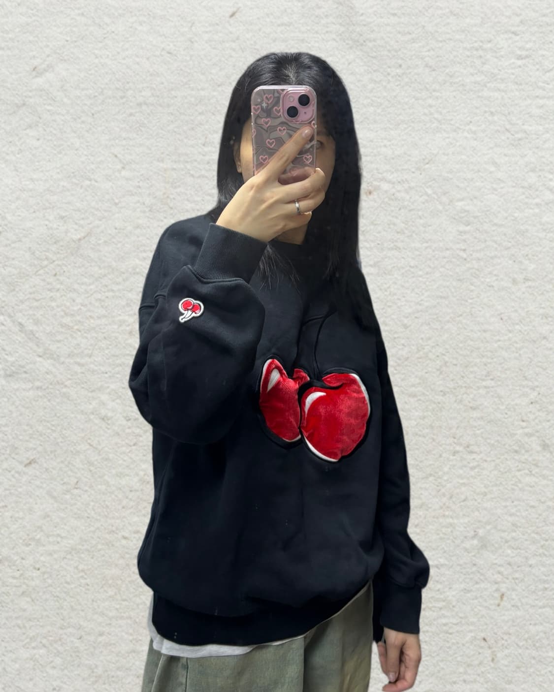 KIRSH 빅체리 벨벳 아플리케 맨투맨 상품이미지1