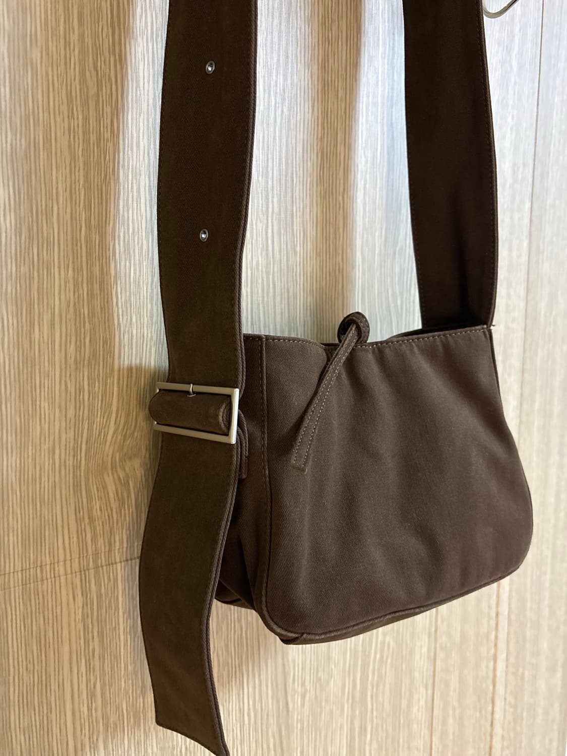 인사일런스 우먼 몰스킨 벨티드 백 BROWN 상품이미지7