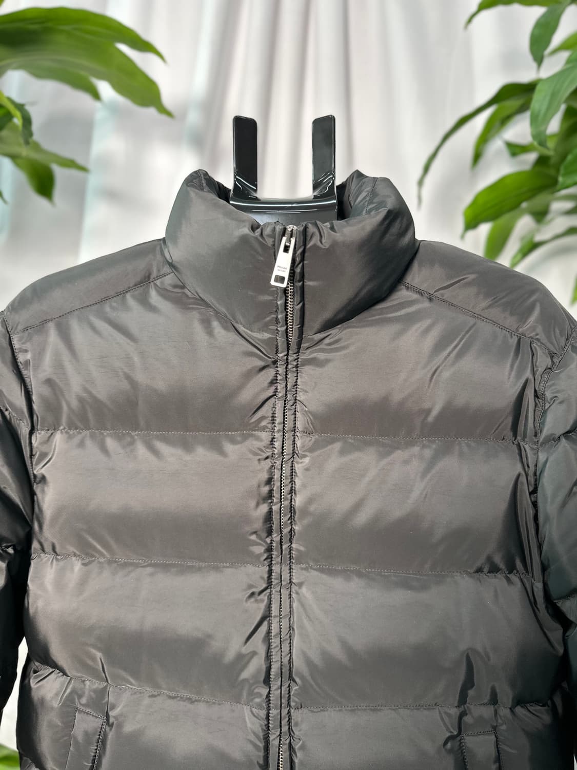 [정품] 프라다 트라이앵글 로고 다운 패딩 (50사이즈) 상품이미지2