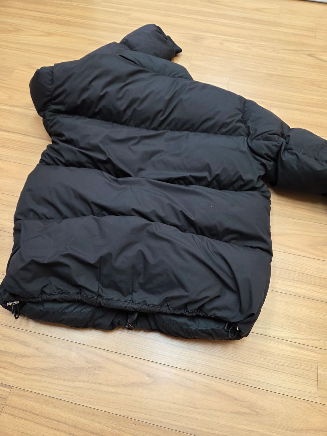 뉴발란스 블랙 패딩 사이즈는 100입니다. 충전재는 거위털이라서 엄청 따 상품이미지4