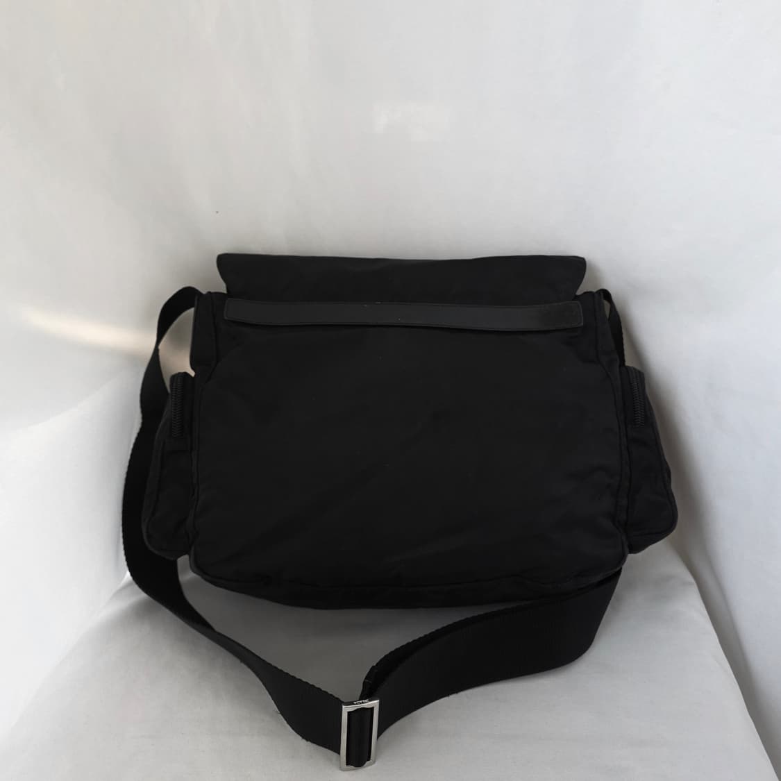 [정품 PRADA] 프라다 사이드 투포켓 남성 크로스백 메신저백 상품이미지6