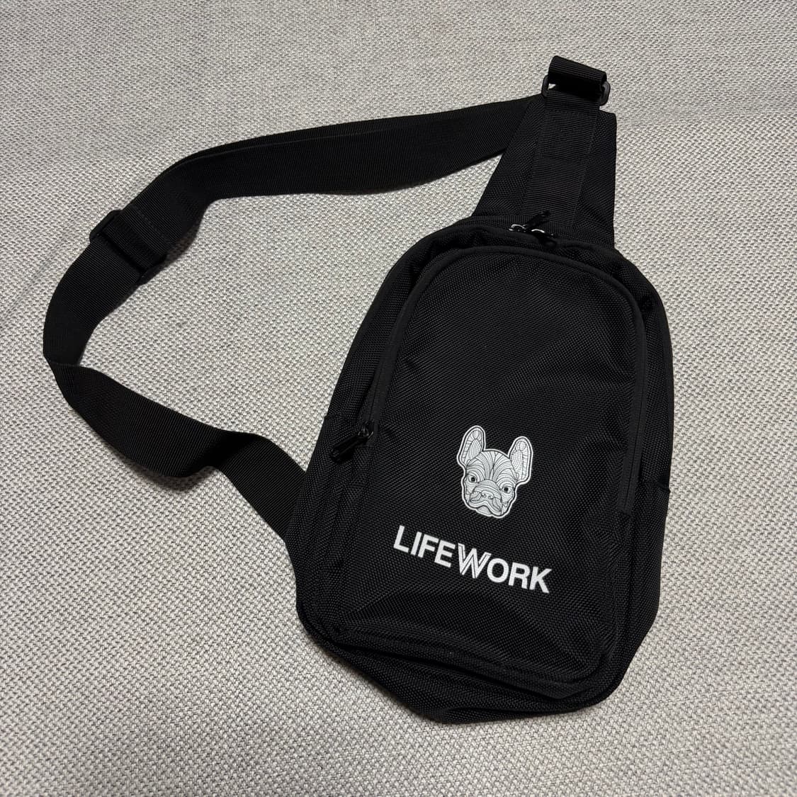 라이프워크 블랙 슬링백 상품이미지1