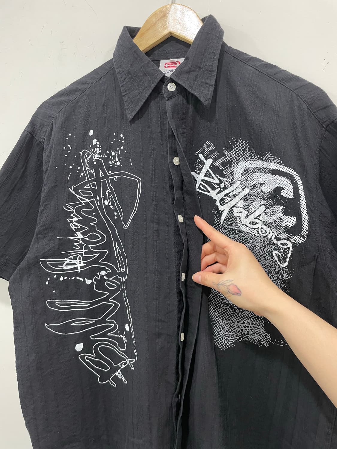 Billabong 빌라봉 Y2K 그래피티 프린팅 반팔셔츠 상품이미지7