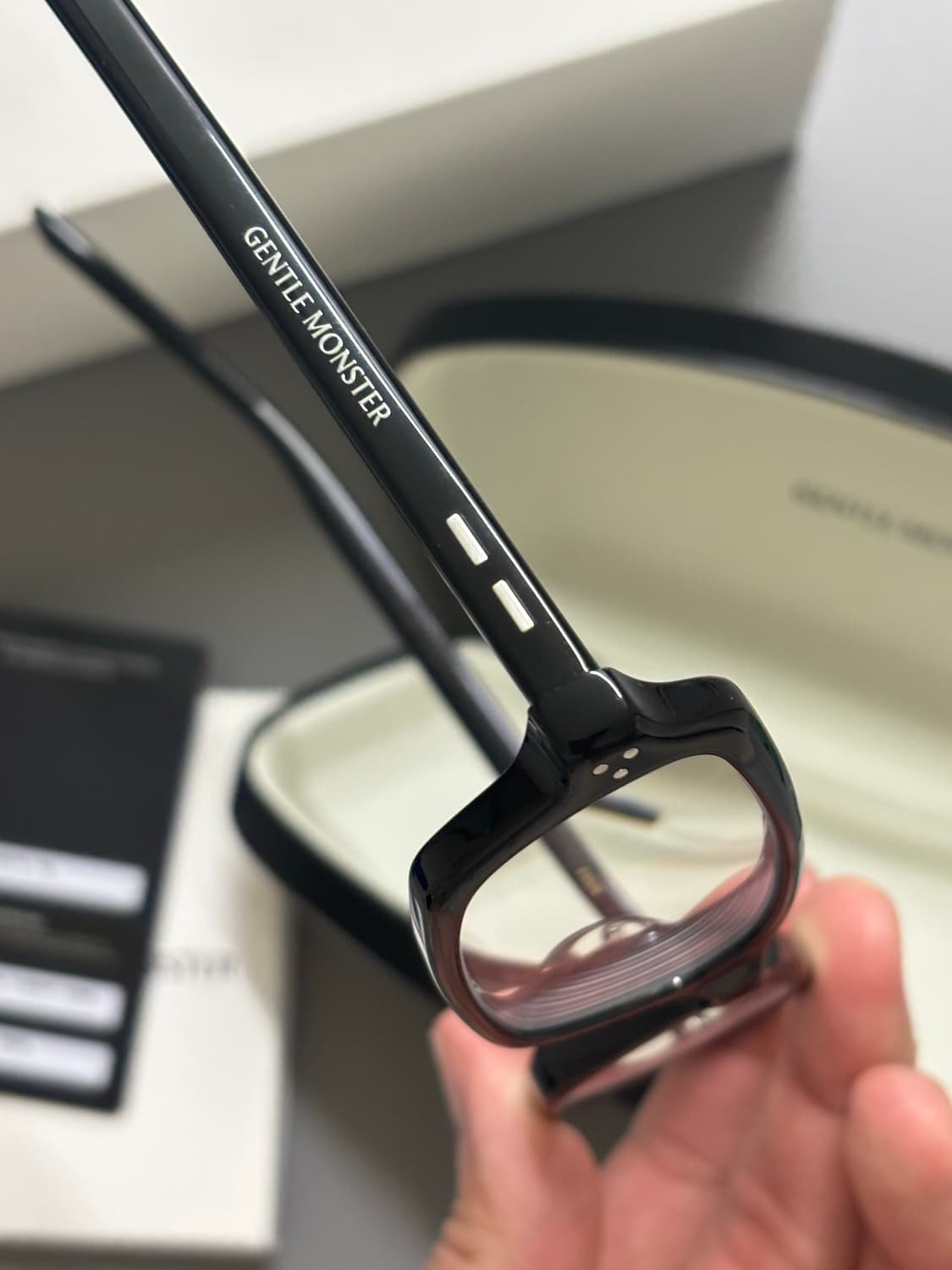 (os) 젠틀몬스터 파니니 안경 카리나 착용 상품이미지5