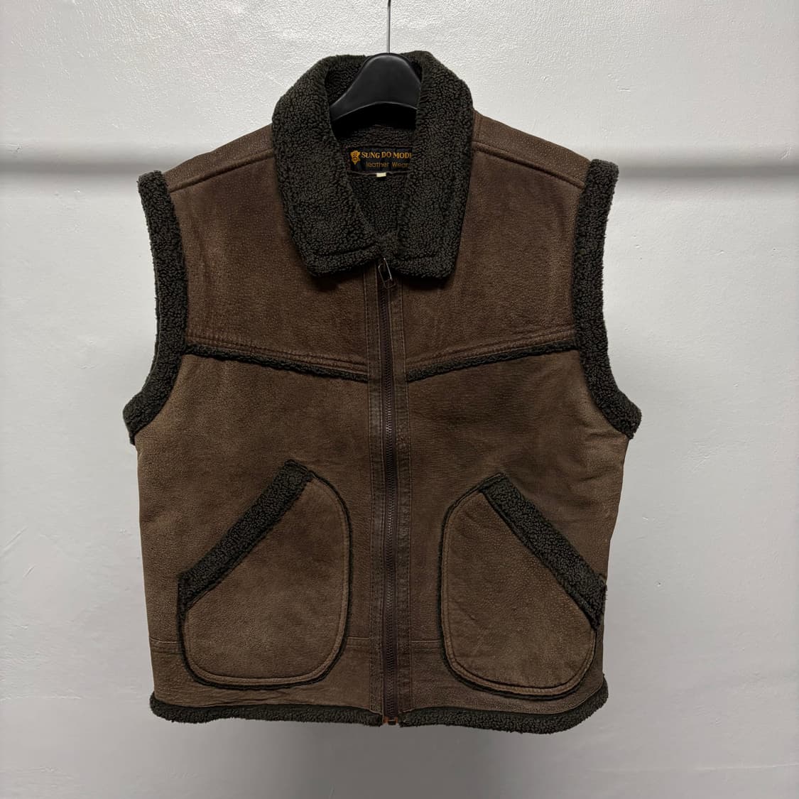 돈피 가죽 베스트 상품이미지1