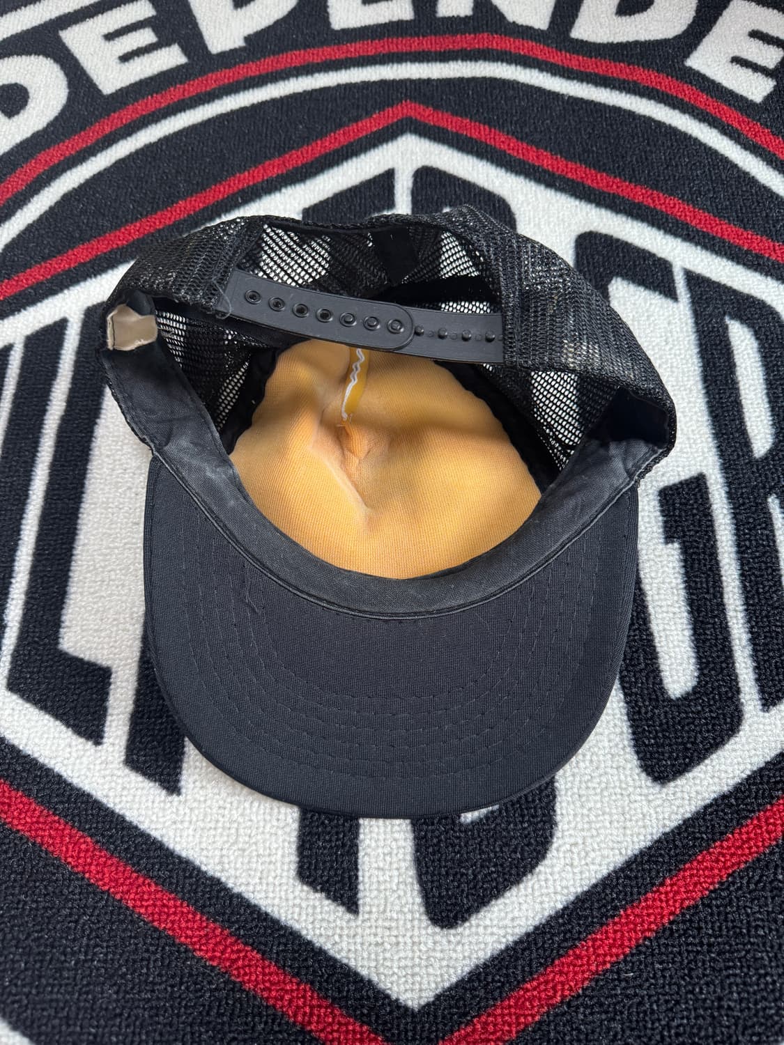 혼 앤 혼 메쉬 폼 트러커 로프 스냅백 캡 화이트 앤 블랙 상품이미지5