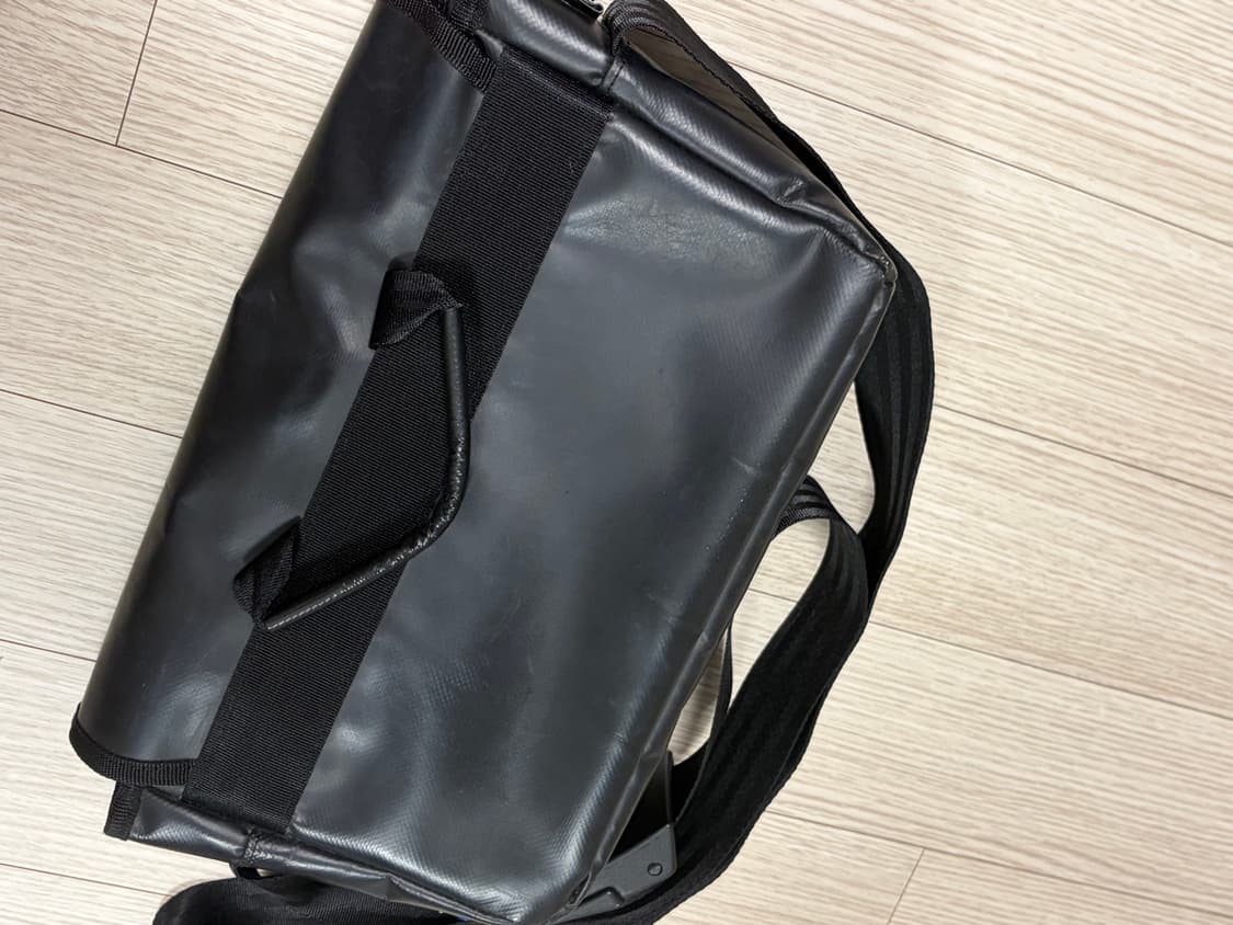 아더에러 트레이스 애드모어 크로스바디백 블랙 상품이미지5