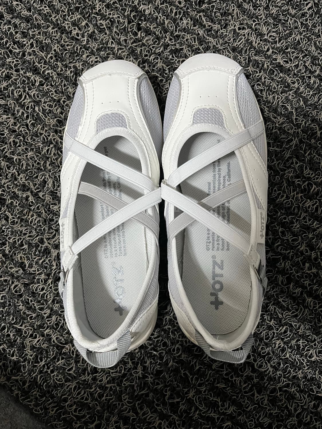 오찌 otz 로마리 밴딩 스니커즈 화이트 220 상품이미지4