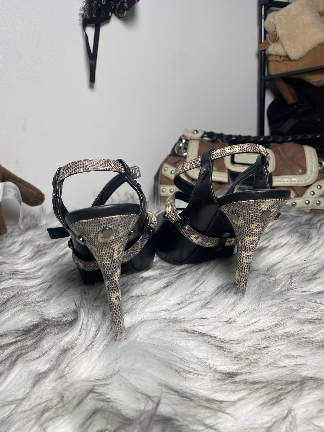 Guess 게스 뱀피 힐 상품이미지6