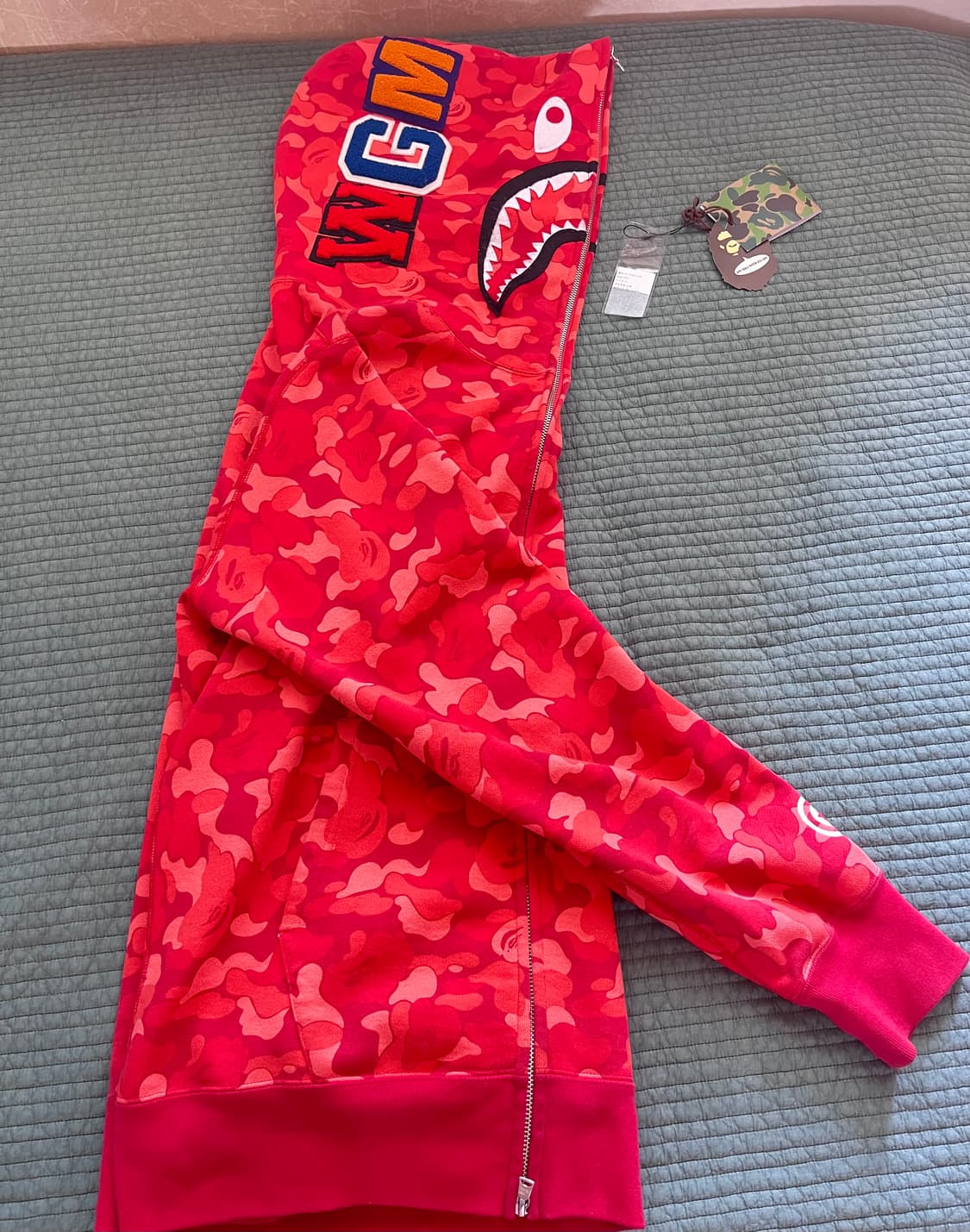 베이프 청담 매장판 익스클루시브 한정판 레드 카모 샤크 집업(XL)급처 상품이미지1