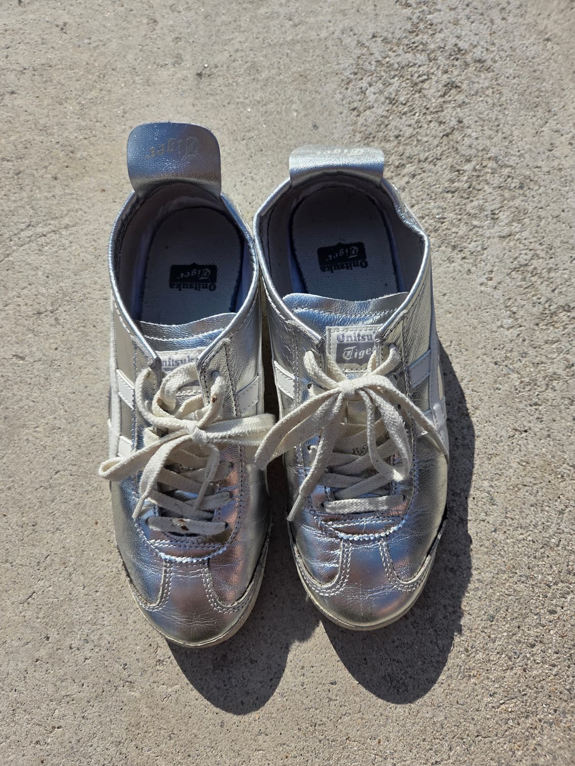 오니츠카 타이거 실버 스니커즈 245 상품이미지2