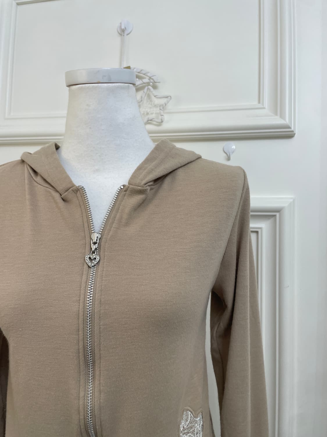 camel beige lace heart point mori hoodie 상품이미지6