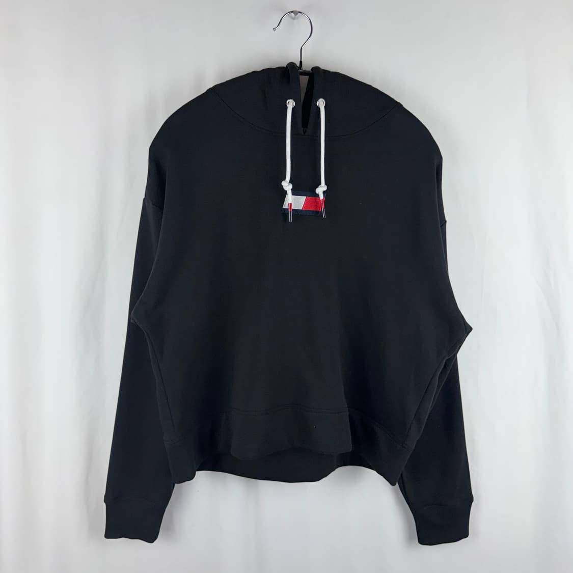 (M) 타미힐피거 크롭 후드 티 블랙 상품이미지2