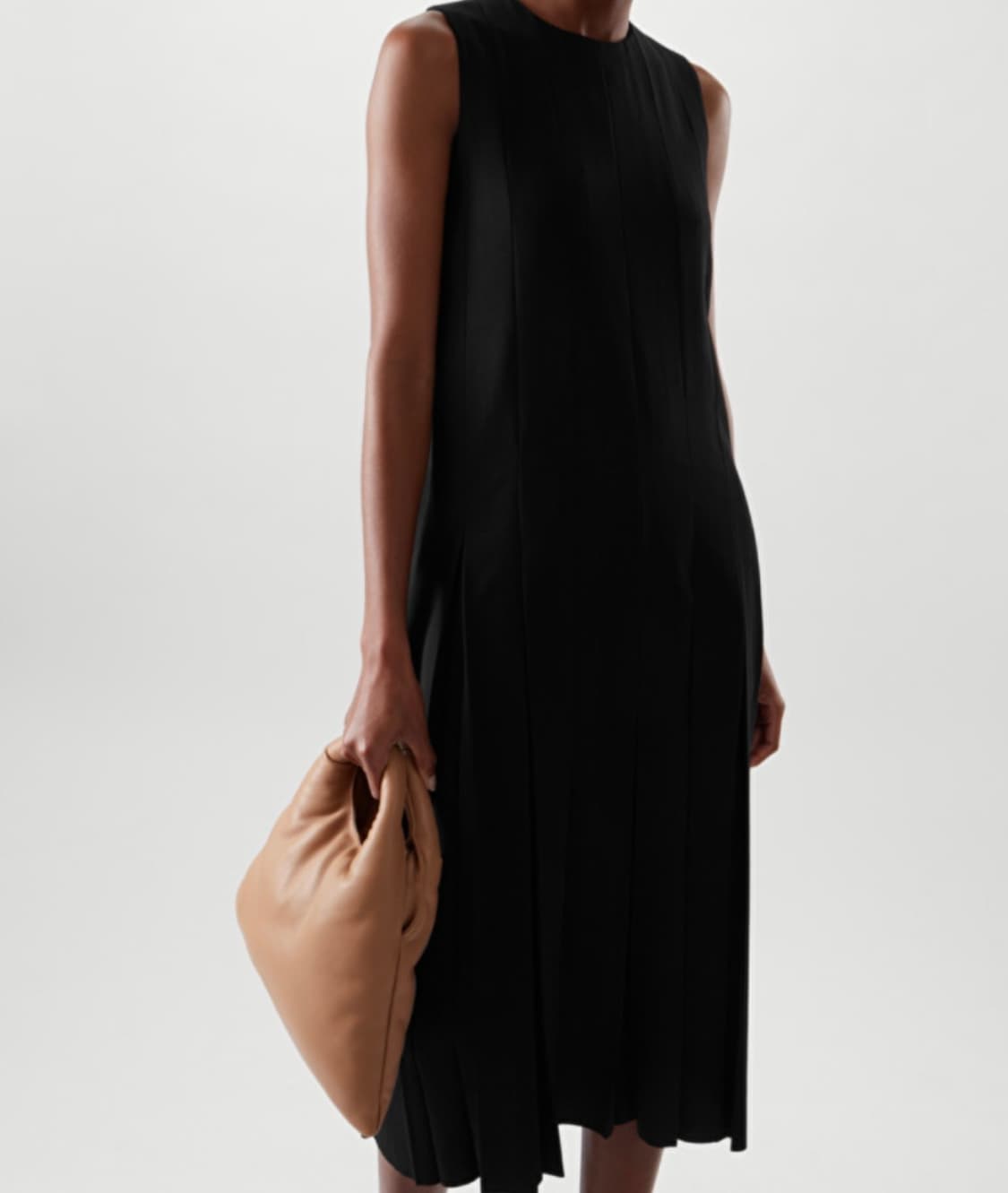 cos 블랙 플리티드 드레스 상품이미지3