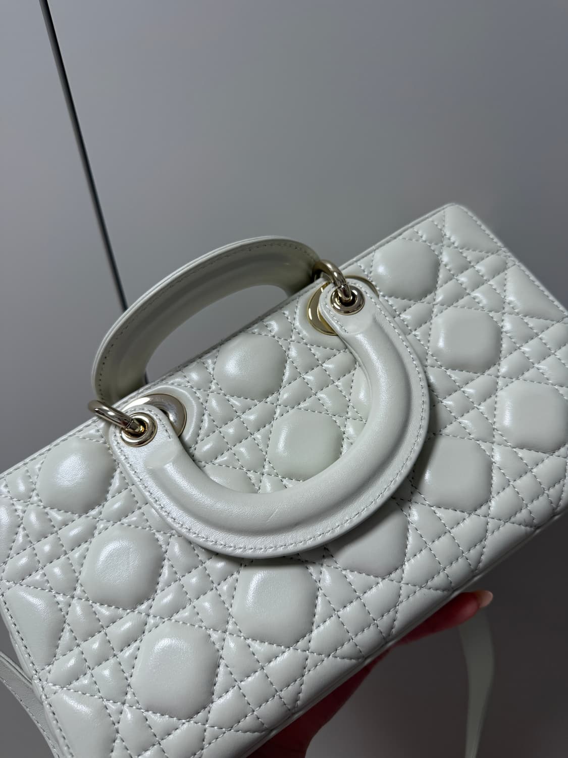 디올 디조이백 미듐 화이트 상품이미지3