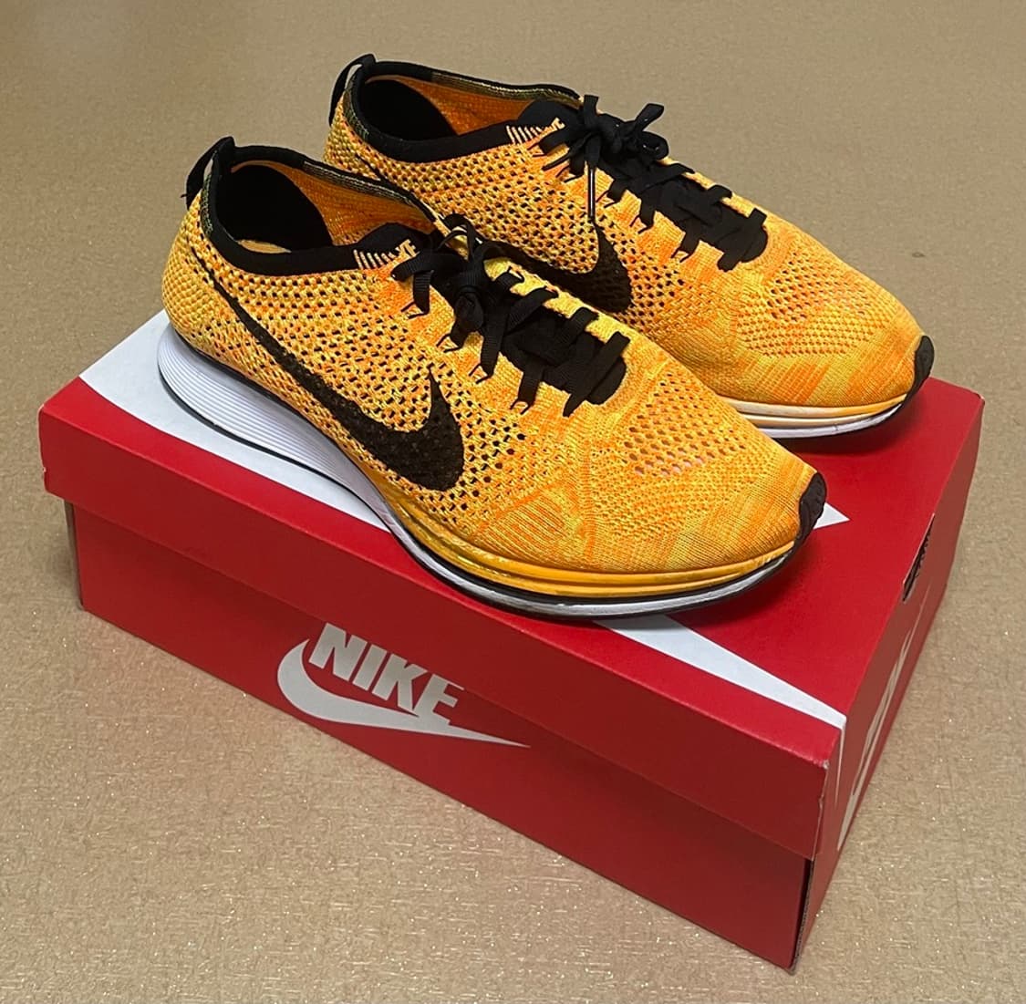 나이키 플라이니트 레이서 치토스 상품이미지9