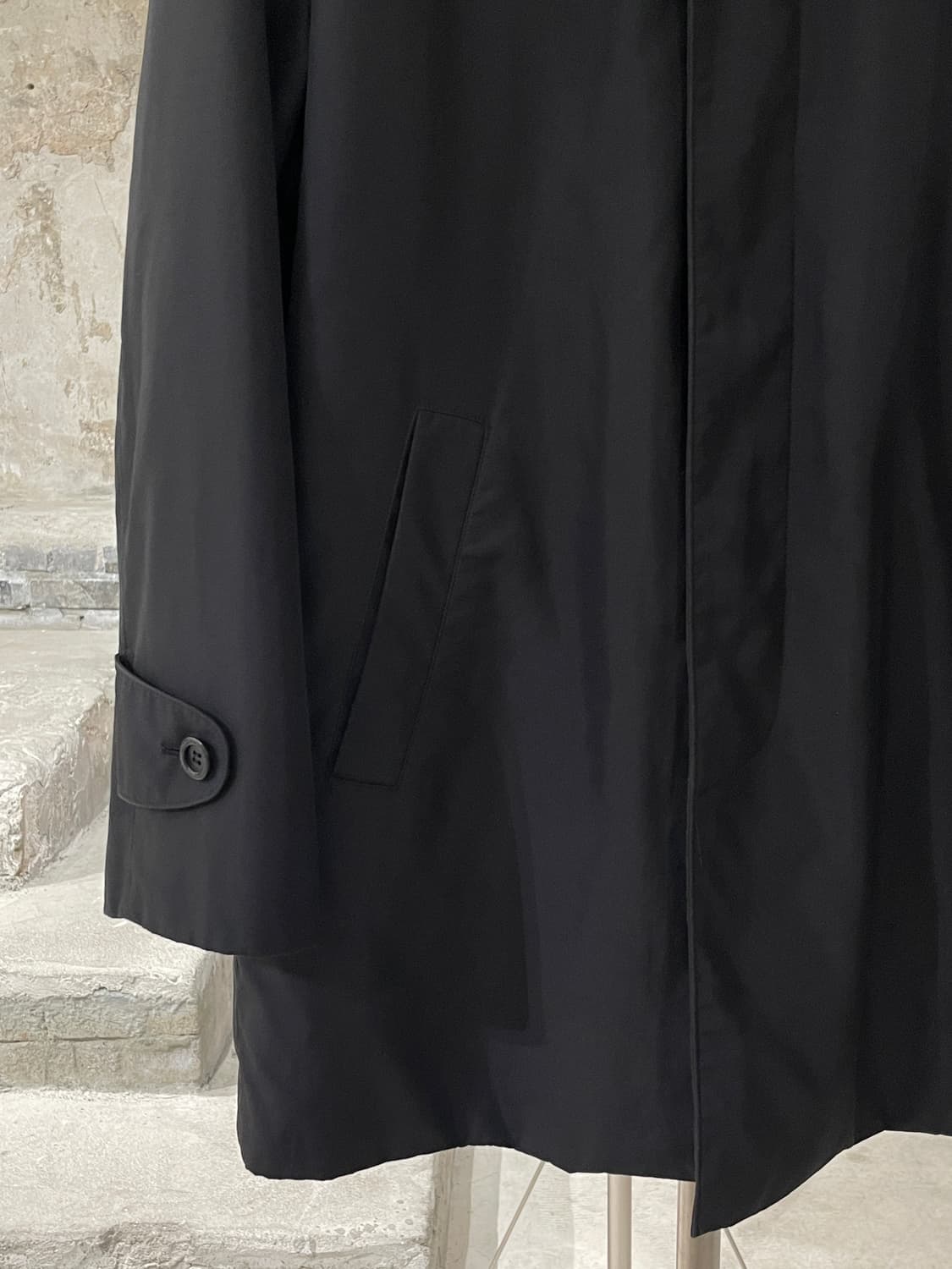 발렌시아가 블랙 퍼 카라 히든 버튼 폴리에스터 자켓 상품이미지4