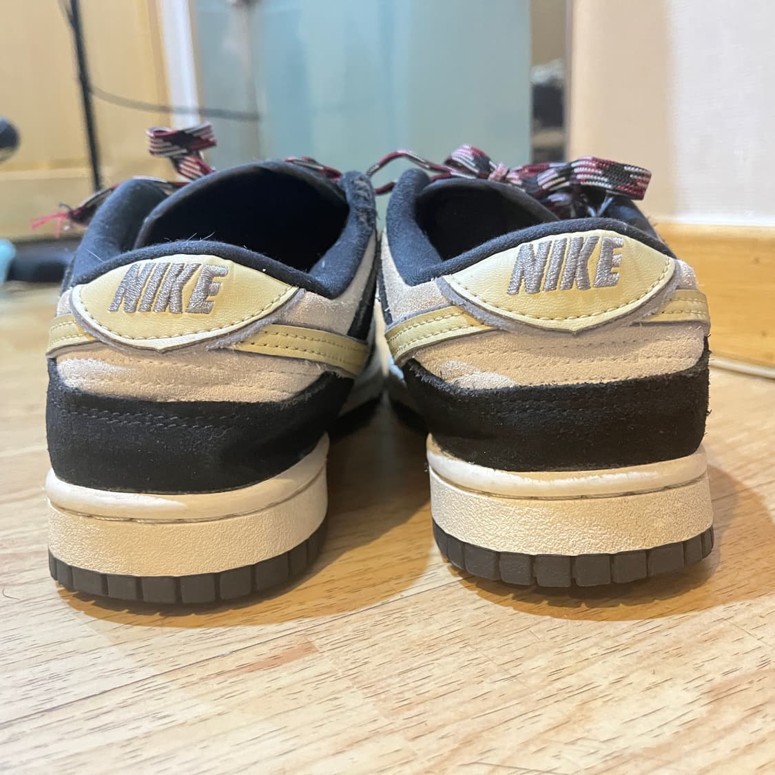 (W240) 나이키 덩크 로우 LX 블랙 스웨이드 상품이미지2