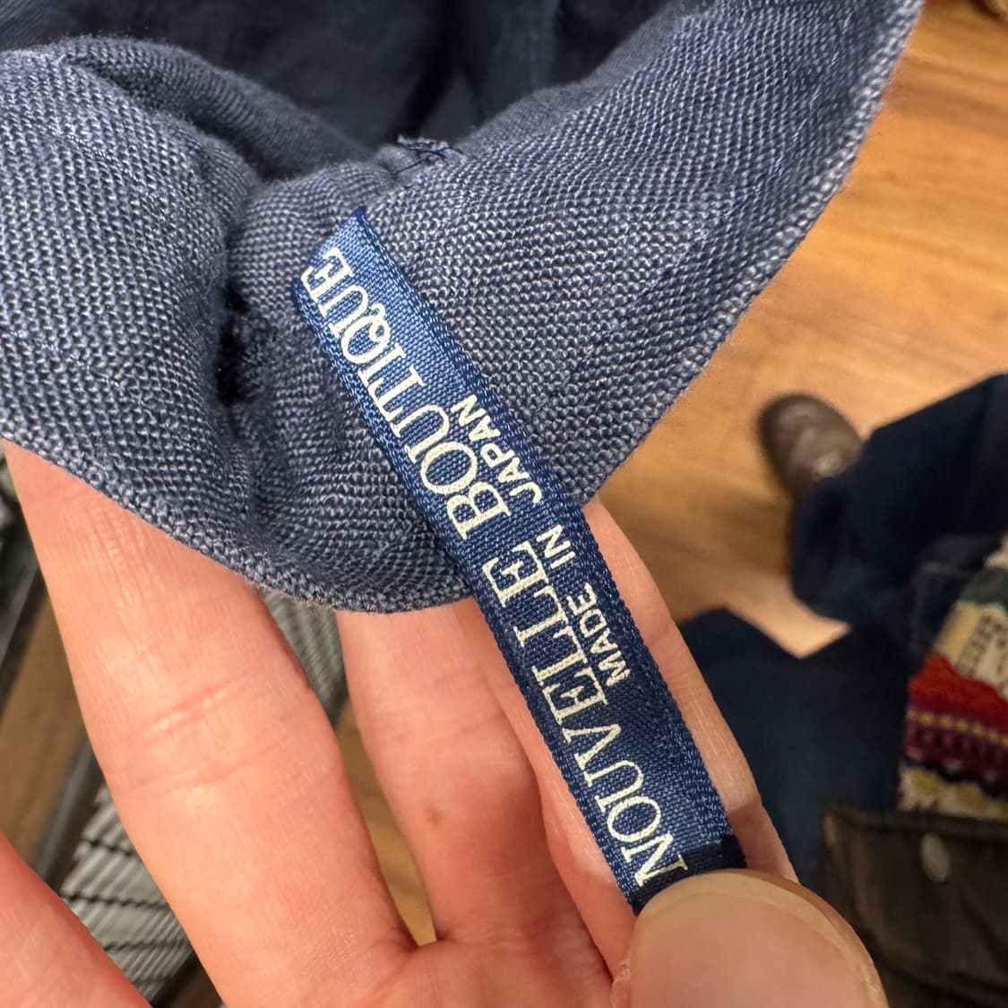 90s 지방시 미디 스커트 전면 플리츠 포인트 네이비 상품이미지6