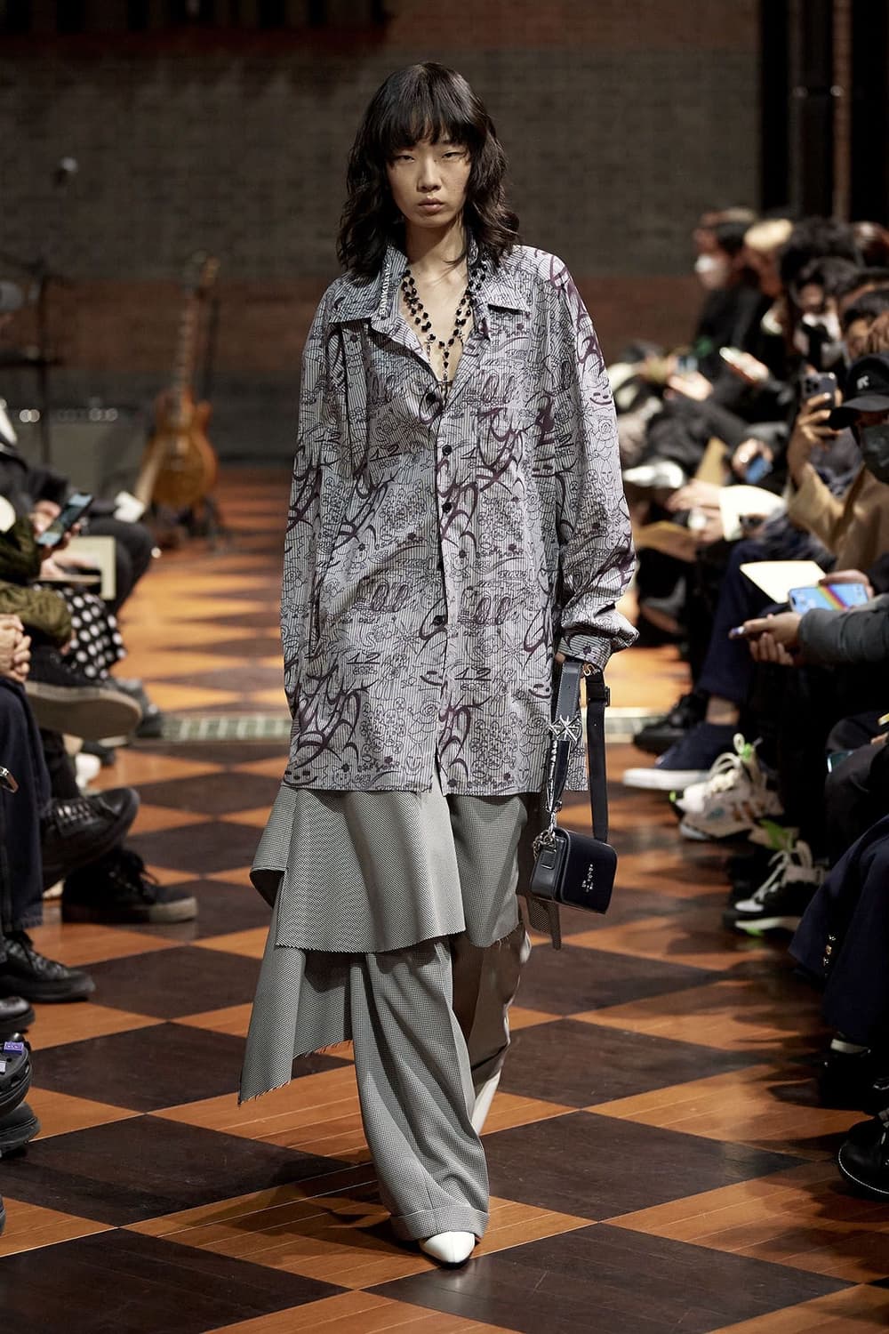 산쿠안즈 SANKUANZ AW22 클래식 대거 백 블랙 상품이미지2
