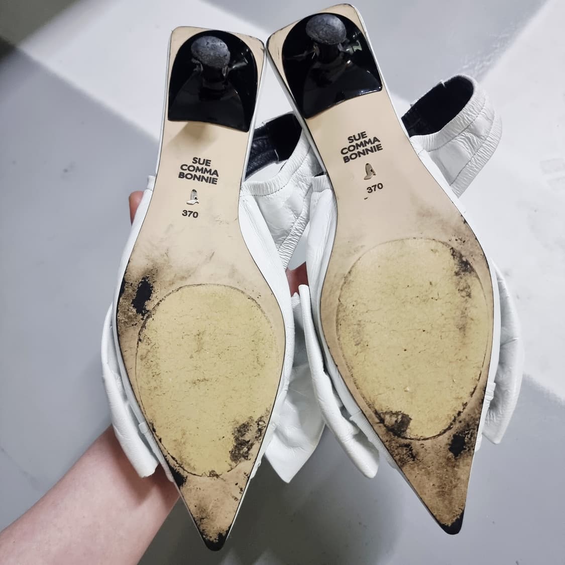 슈콤마보니 레더 리본 샌들 키튼힐 슈즈 (240/표기370) 상태최상 상품이미지3