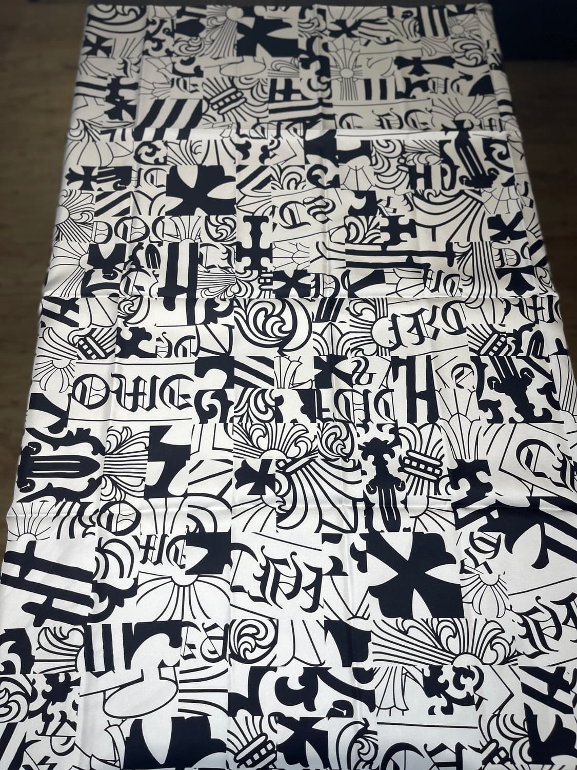 크롬하츠 실크 스카프 화이트 CH패턴 상품이미지1