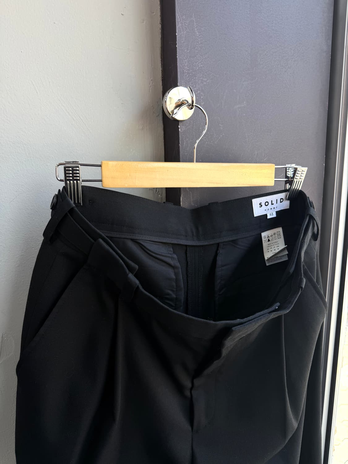 48/ 솔리드옴므 23SS 원턱 와이드 팬츠 상품이미지5