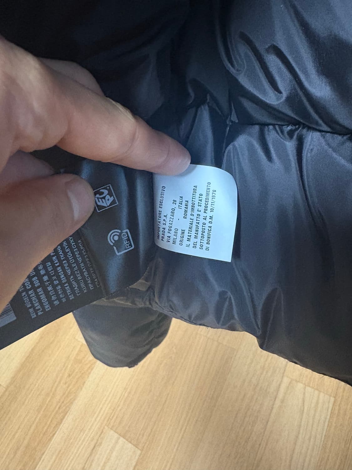 프라다 리나일론 크롭패딩 상품이미지4